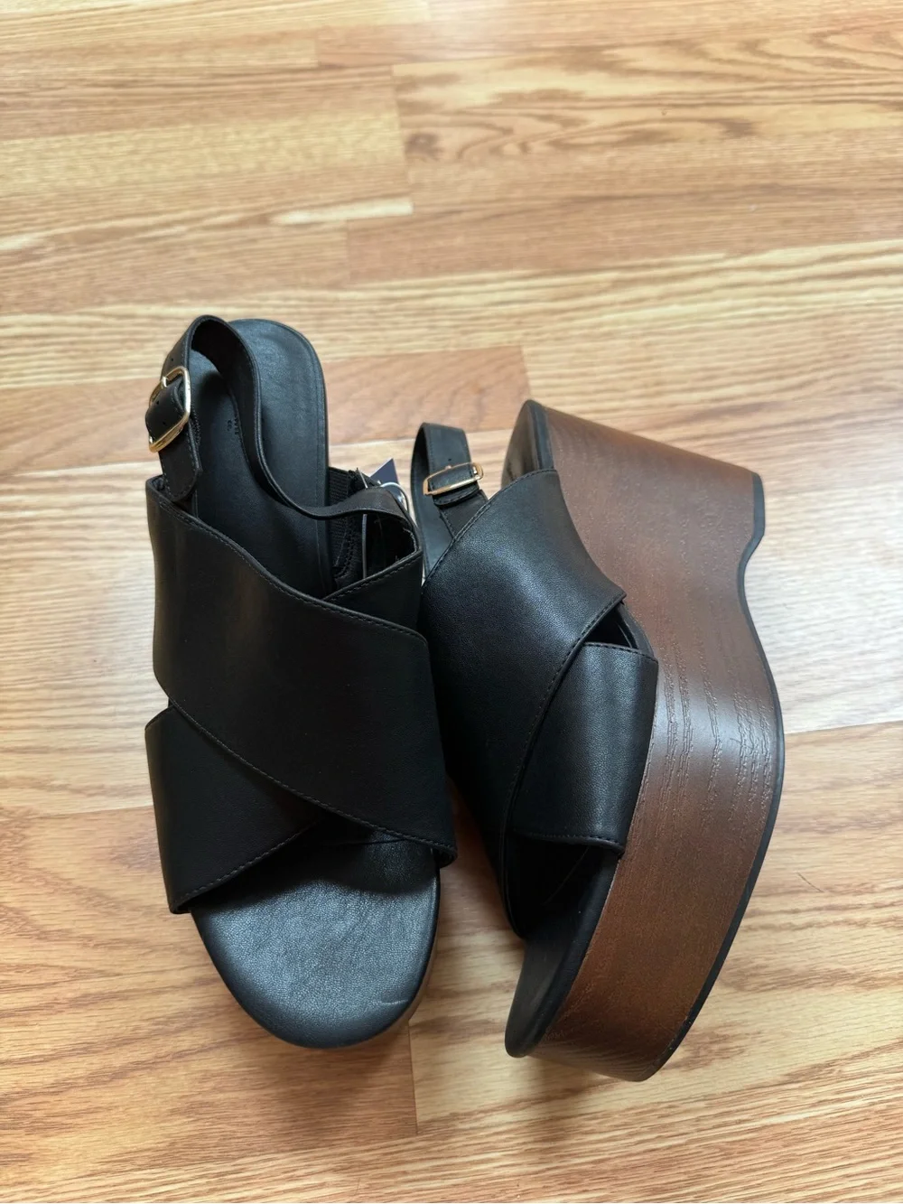 NWT Universal Thread Black Cross Strap Block Heel Sandals Size 11